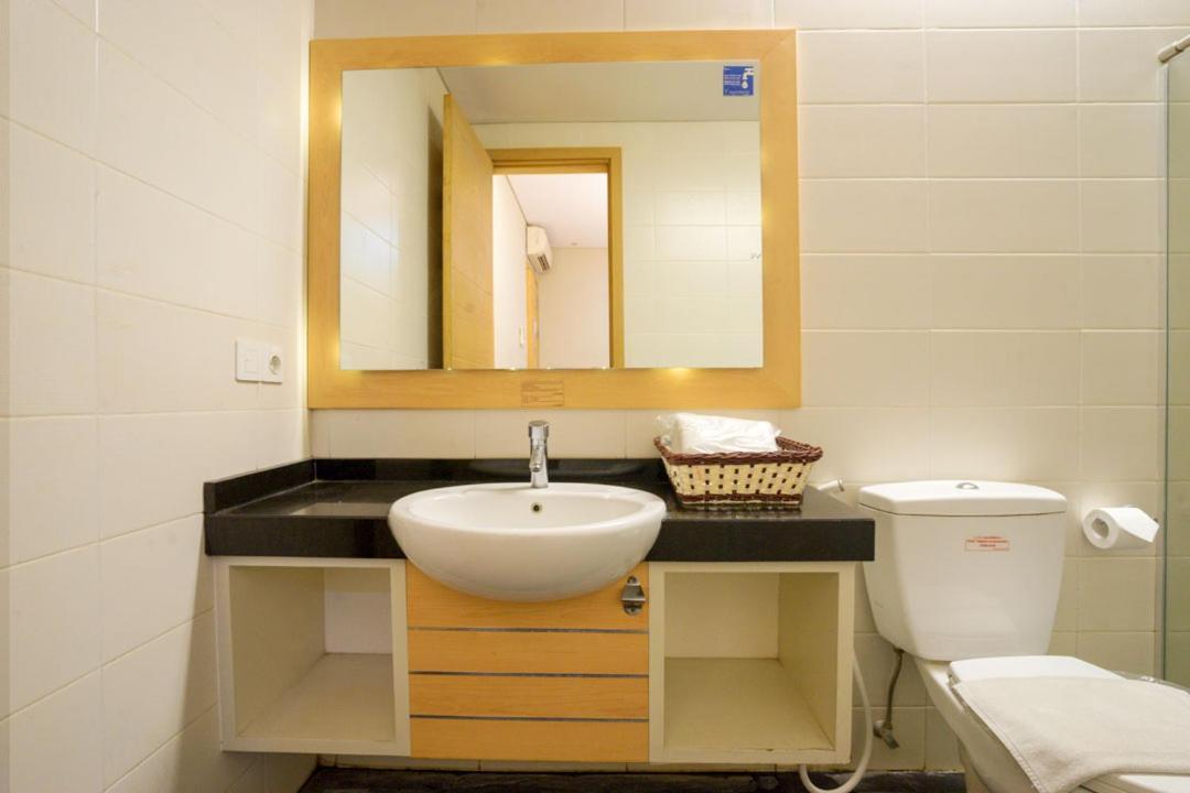 Life Hotel Stasiun Kota Surabaya Exterior foto