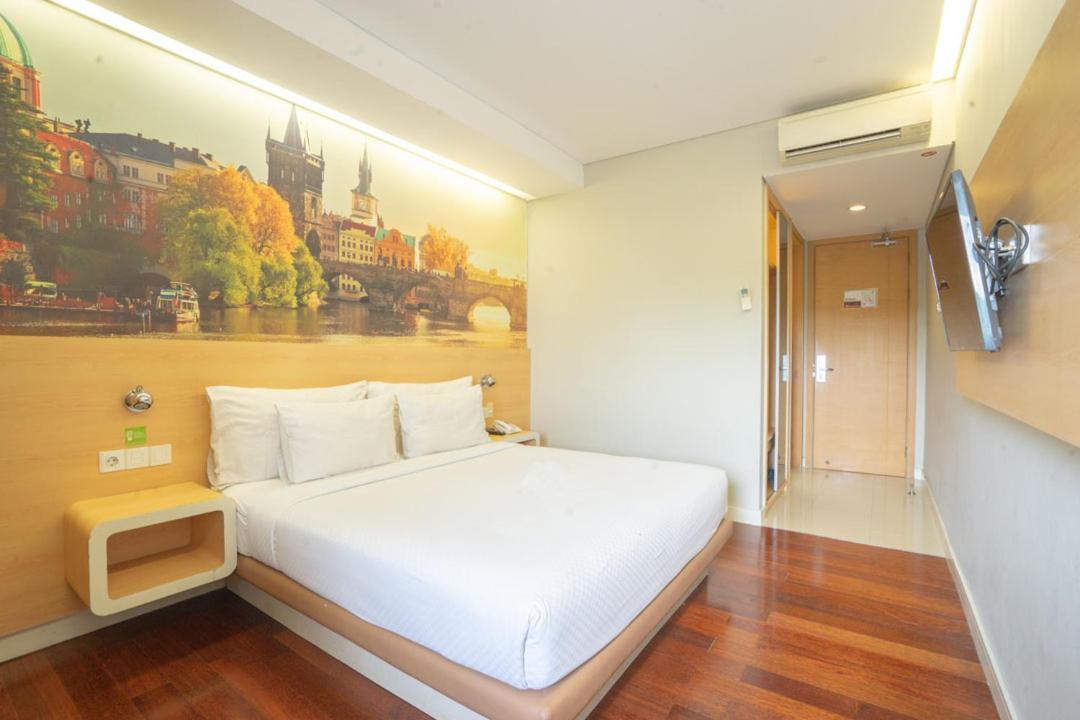 Life Hotel Stasiun Kota Surabaya Zimmer foto
