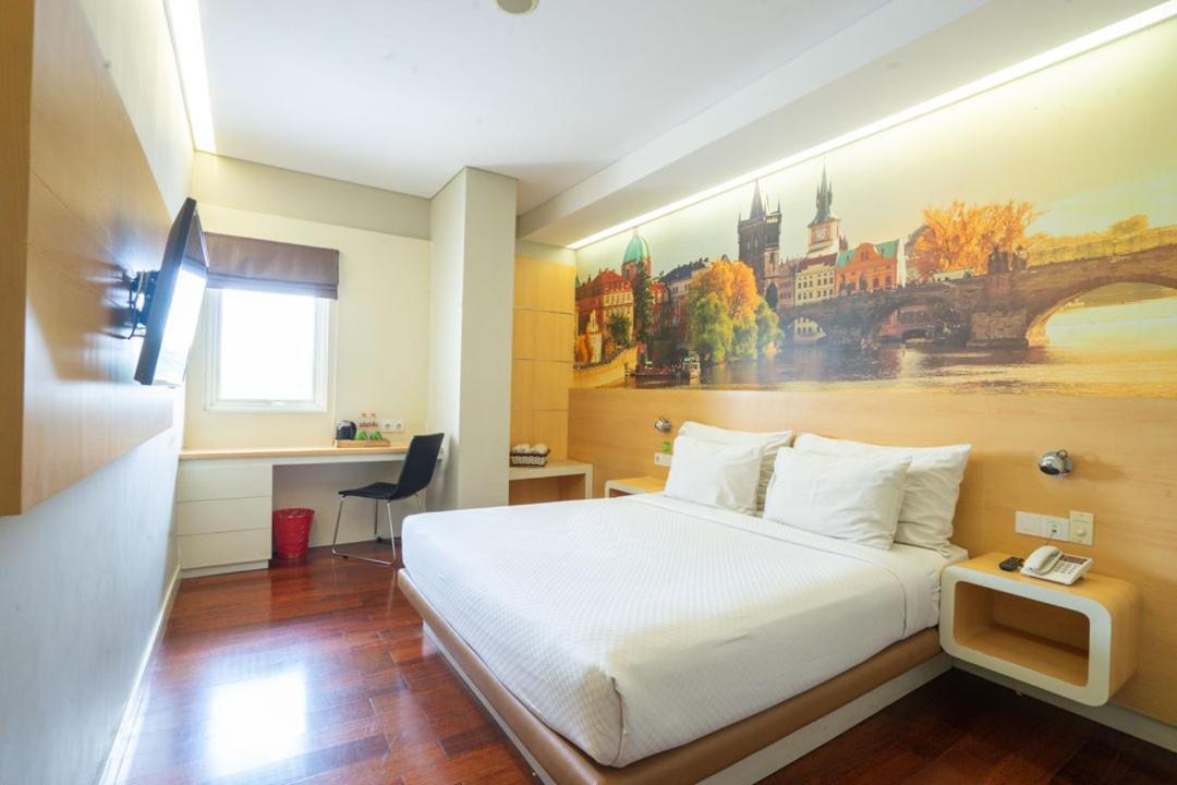 Life Hotel Stasiun Kota Surabaya Zimmer foto